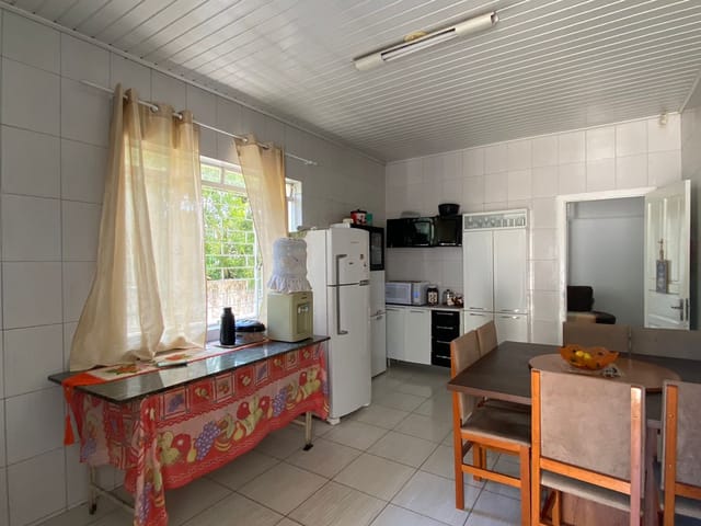 Casa com 250m² 4 quartos e 5 banheiros, à venda, no bairro Uvaranas em Ponta Grossa