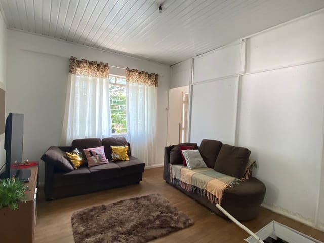 Casa com 250m² 4 quartos e 5 banheiros, à venda, no bairro Uvaranas em Ponta Grossa