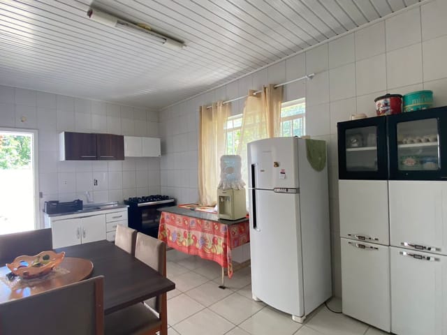 Casa com 250m² 4 quartos e 5 banheiros, à venda, no bairro Uvaranas em Ponta Grossa