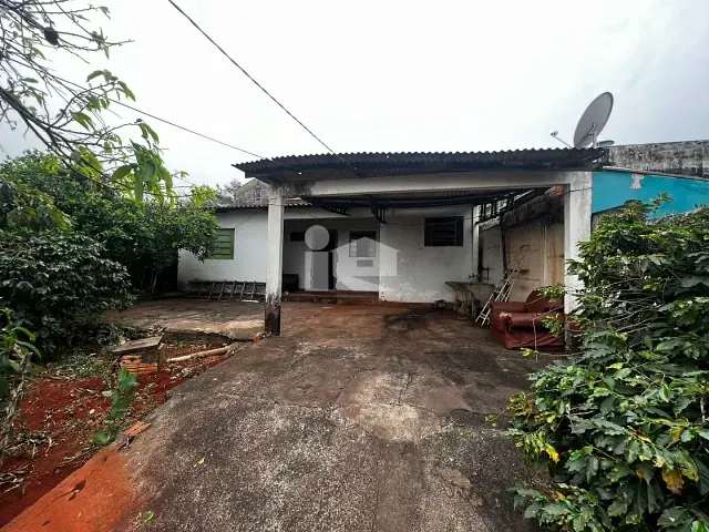 Casa com 300m² 2 quartos e 1 banheiro, à venda, no bairro Jardim Caviúna em Rolândia