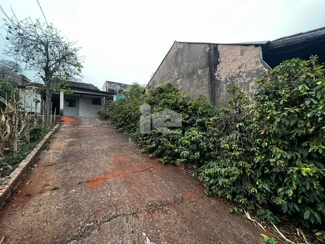 Casa com 300m² 2 quartos e 1 banheiro, à venda, no bairro Jardim Caviúna em Rolândia