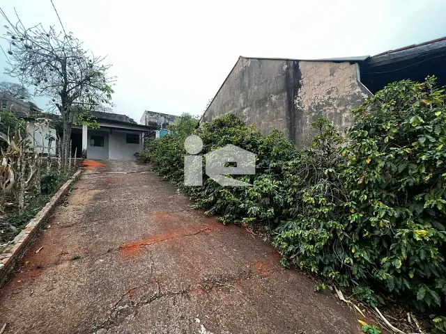 Casa com 300m² 2 quartos e 1 banheiro, à venda, no bairro Jardim Caviúna em Rolândia
