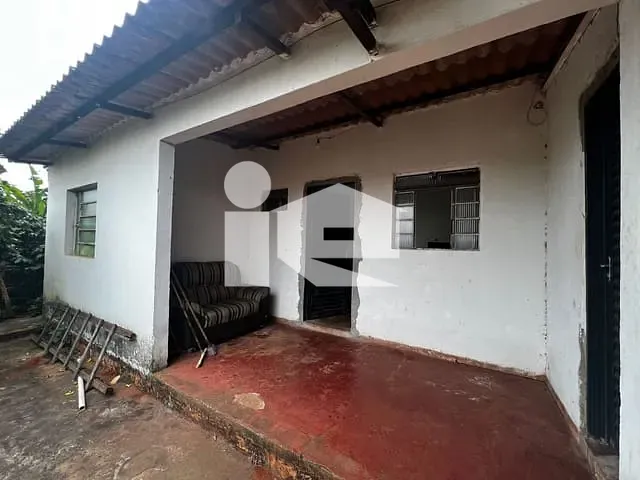 Casa com 300m² 2 quartos e 1 banheiro, à venda, no bairro Jardim Caviúna em Rolândia