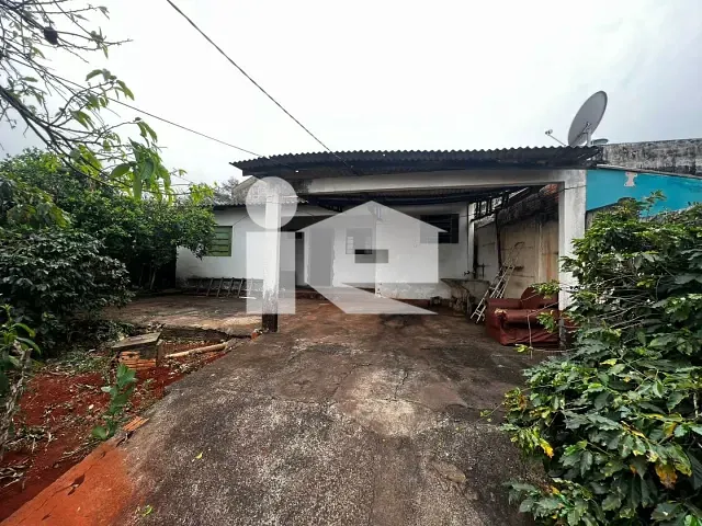 Casa com 300m² 2 quartos e 1 banheiro, à venda, no bairro Jardim Caviúna em Rolândia