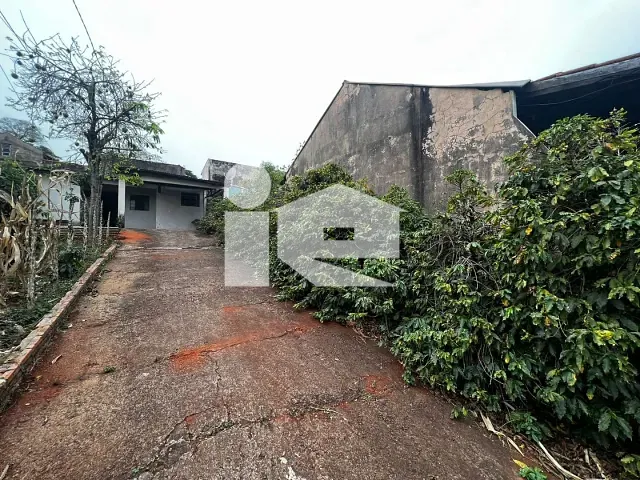 Casa com 300m² 2 quartos e 1 banheiro, à venda, no bairro Jardim Caviúna em Rolândia