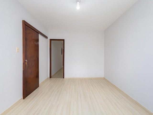 Casa 3 quartos e 3 banheiros, para alugar, no bairro Bacacheri em Curitiba