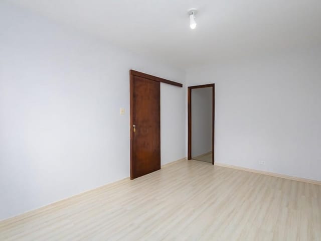 Casa 3 quartos e 3 banheiros, para alugar, no bairro Bacacheri em Curitiba
