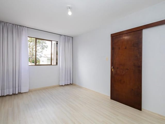 Casa 3 quartos e 3 banheiros, para alugar, no bairro Bacacheri em Curitiba