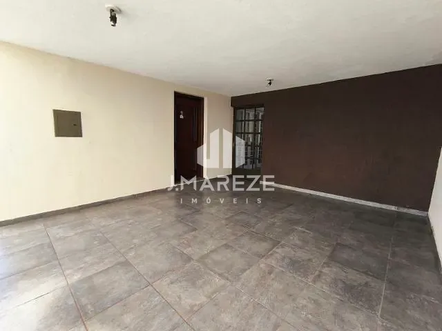 Casa com 450m² 3 quartos e 2 banheiros, para alugar, no bairro Centro em Apucarana