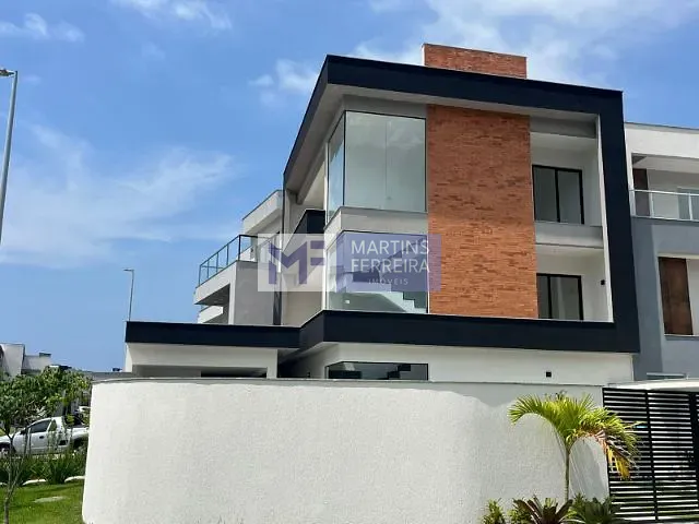 Casa 3 quartos e 5 banheiros, à venda, no bairro Vargem Pequena em Rio de Janeiro