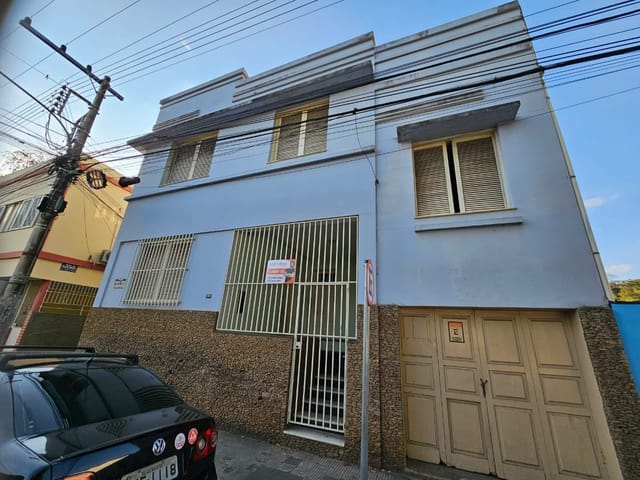 Casa 6 quartos e 4 banheiros, à venda, no bairro Centro em Cataguases