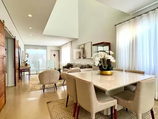 Casa com 420m² 3 quartos e 6 banheiros, para alugar, no bairro Condomínio Vale das Águas em Bragança Paulista
