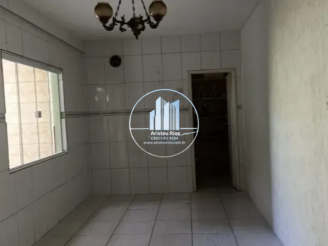 Casa com 189m² 4 quartos e 2 banheiros, à venda, no bairro Centro em Pouso Alegre