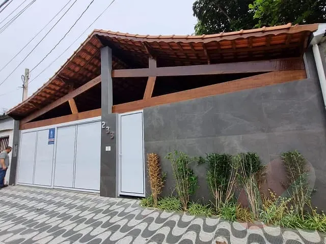 Casa com 275m² 3 quartos e 1 banheiro, à venda, no bairro Tupi em Praia Grande