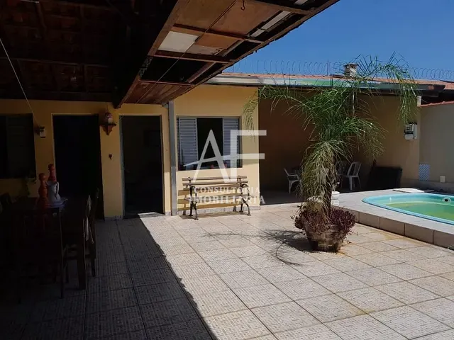 Casa com 300m², à venda, no bairro Jardim Gurilândia em Taubaté