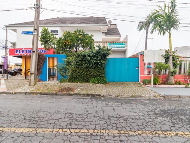 Casa 3 quartos e 2 banheiros, para alugar, no bairro Uberaba em Curitiba