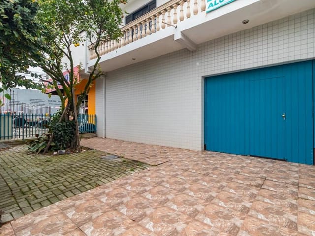 Casa 3 quartos e 2 banheiros, para alugar, no bairro Uberaba em Curitiba