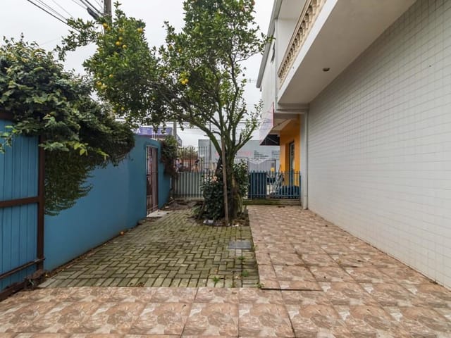 Casa 3 quartos e 2 banheiros, para alugar, no bairro Uberaba em Curitiba