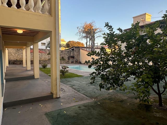 Casa 4 quartos e 3 banheiros, à venda, no bairro Artur Bernardes em Lavras