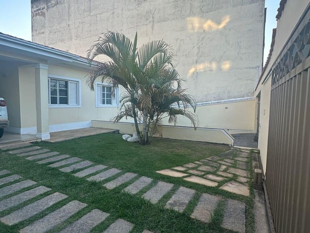 Casa 4 quartos e 3 banheiros, à venda, no bairro Artur Bernardes em Lavras
