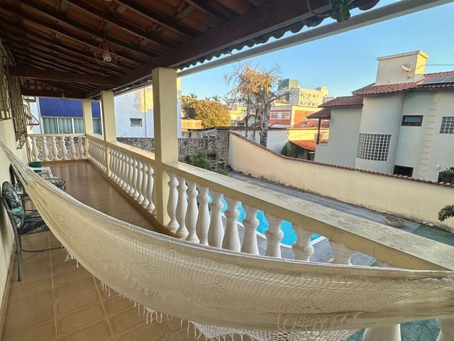Casa 4 quartos e 3 banheiros, à venda, no bairro Artur Bernardes em Lavras