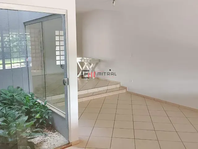 Casa com 250m² 3 quartos e 3 banheiros, para alugar, no bairro Áurea em Londrina