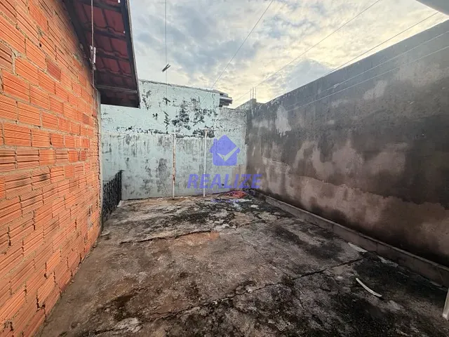 Casa com 200m² 2 quartos e 1 banheiro, à venda, no bairro Conjunto Habitacional Roque Ortiz Filho em Botucatu