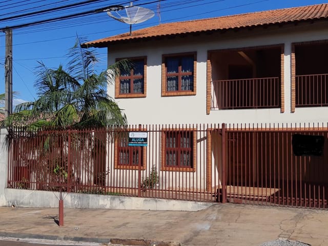 Casa com 400m² 6 quartos e 5 banheiros, à venda, no bairro Vila Salomé em Cambé