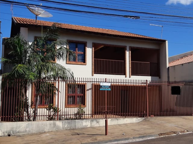 Casa com 400m² 6 quartos e 5 banheiros, à venda, no bairro Vila Salomé em Cambé