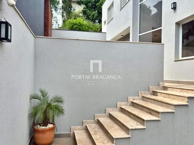 Casa com 250m² 3 quartos e 3 banheiros, à venda, no bairro Santa Luzia em Bragança Paulista