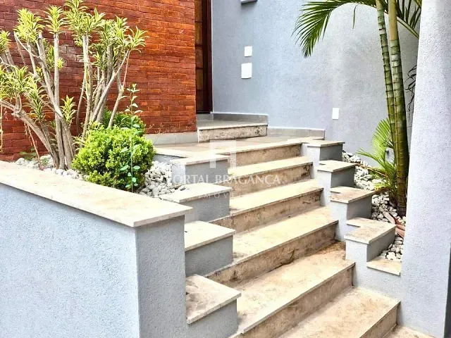 Casa com 250m² 3 quartos e 3 banheiros, à venda, no bairro Santa Luzia em Bragança Paulista