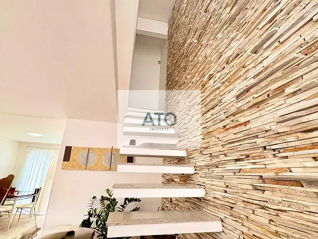 Sobrado 2 quartos e 1 banheiro, à venda, no bairro Areias em Tijucas