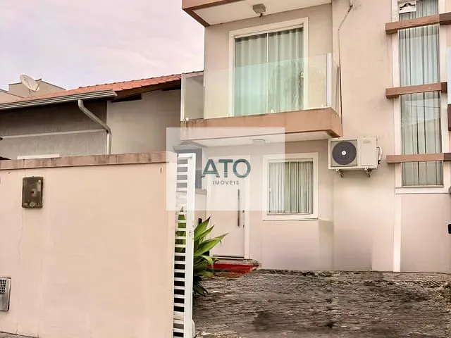 Sobrado 2 quartos e 1 banheiro, à venda, no bairro Areias em Tijucas