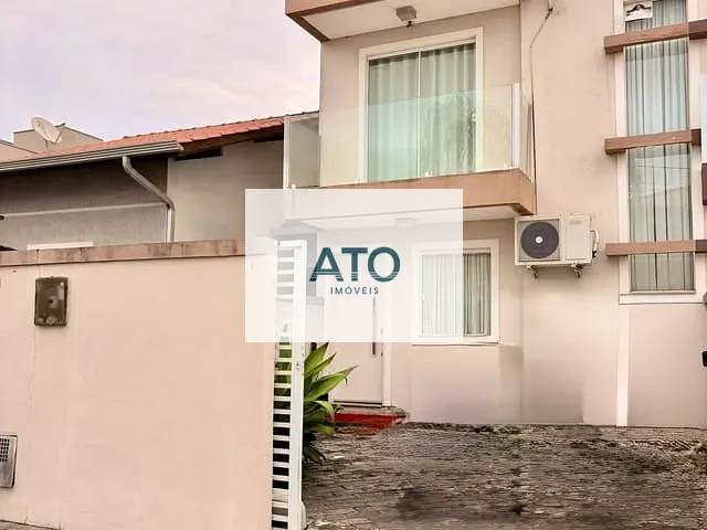 Sobrado 2 quartos e 1 banheiro, à venda, no bairro Areias em Tijucas