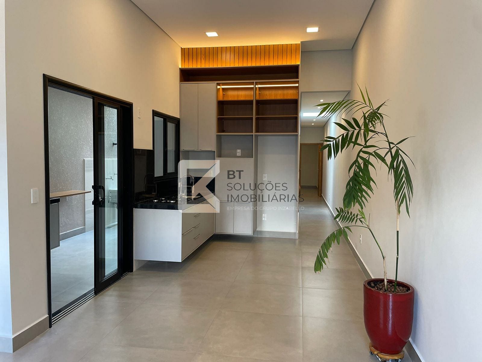 Casa à venda com 3 quartos, 110m² - Foto 1
