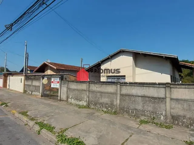 Casa com 696m², à venda, no bairro Jardim Cristina em Pindamonhangaba