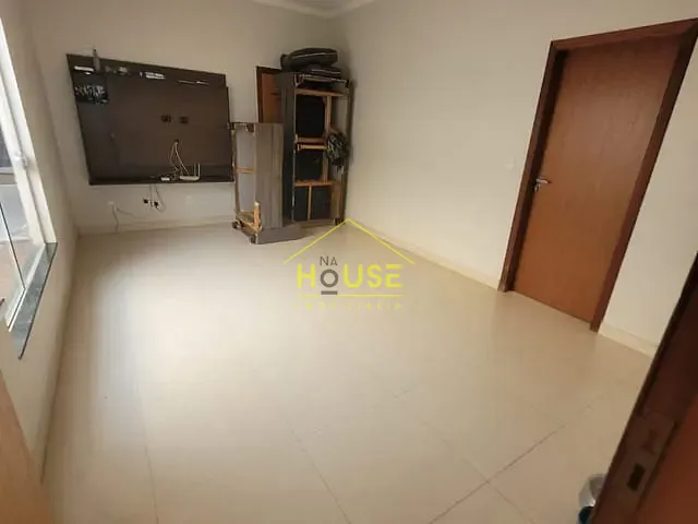 Casa com 200m² 3 quartos e 3 banheiros, à venda, no bairro Jardim Marim em Votuporanga