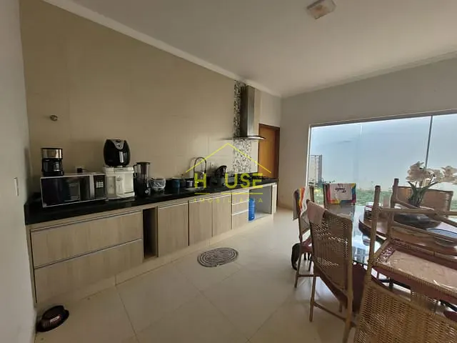 Casa com 200m² 3 quartos e 3 banheiros, à venda, no bairro Jardim Marim em Votuporanga
