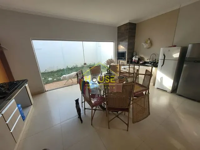 Casa com 200m² 3 quartos e 3 banheiros, à venda, no bairro Jardim Marim em Votuporanga