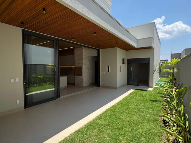 Casa com 328m² 3 quartos e 3 banheiros, à venda, no bairro Condomínio Aquarela dos Poemas em Sinop