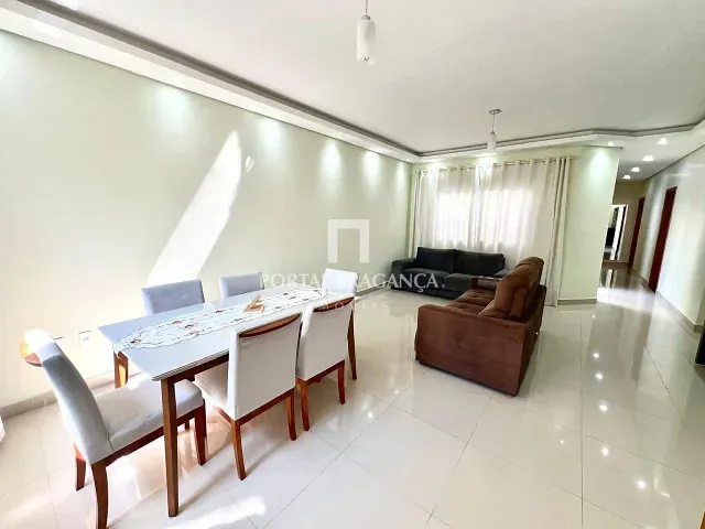 Casa com 250m² 3 quartos e 2 banheiros, à venda, no bairro Jardim Vista Alegre em Bragança Paulista