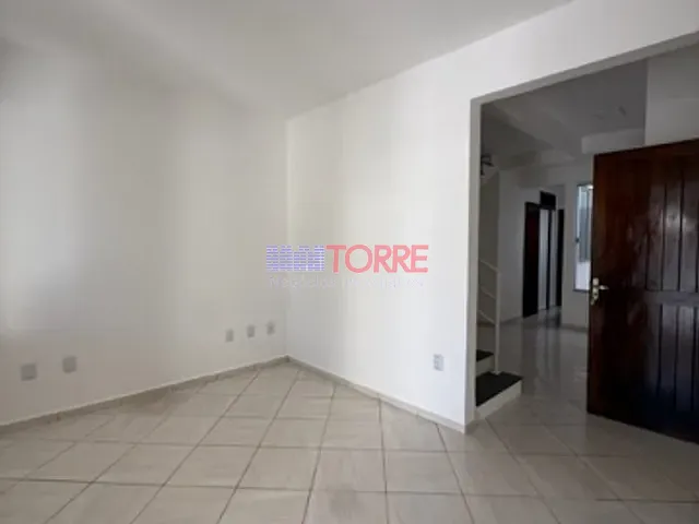 Casa com 125m² 4 quartos e 2 banheiros, para alugar, no bairro Pontal em Ilhéus