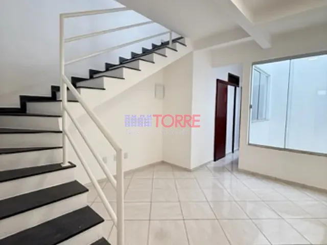 Casa com 125m² 4 quartos e 2 banheiros, para alugar, no bairro Pontal em Ilhéus