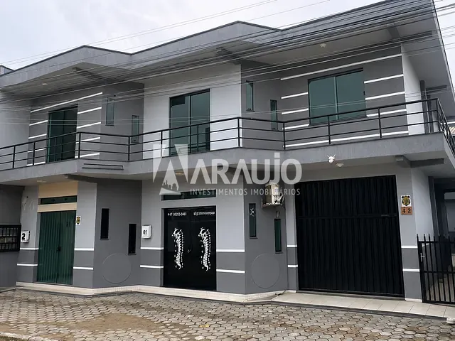 Conjunto comercial à venda, no bairro Centro em Navegantes