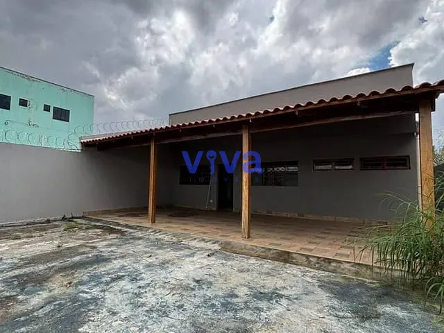 Casa com 310m² 3 quartos e 2 banheiros, à venda, no bairro Independência - 2º Complemento em Aparecida de Goiânia
