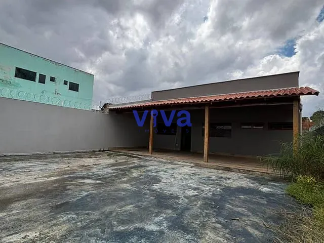 Casa com 310m² 3 quartos e 2 banheiros, à venda, no bairro Independência - 2º Complemento em Aparecida de Goiânia
