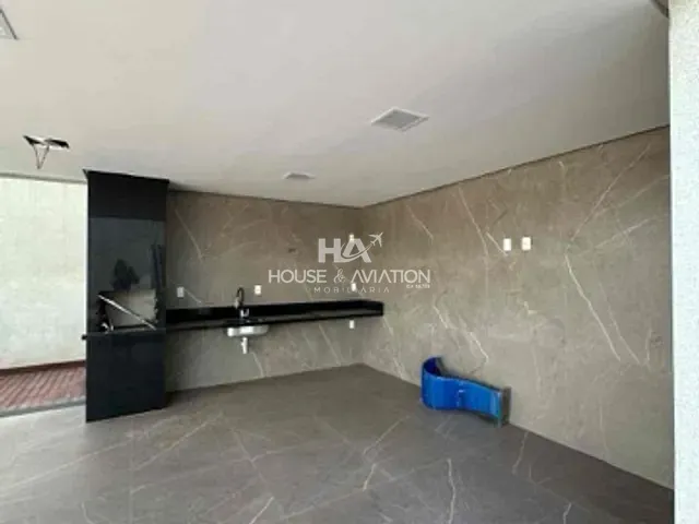 Casa 3 quartos e 5 banheiros, à venda, no bairro Condomínio do Lago em Goiânia