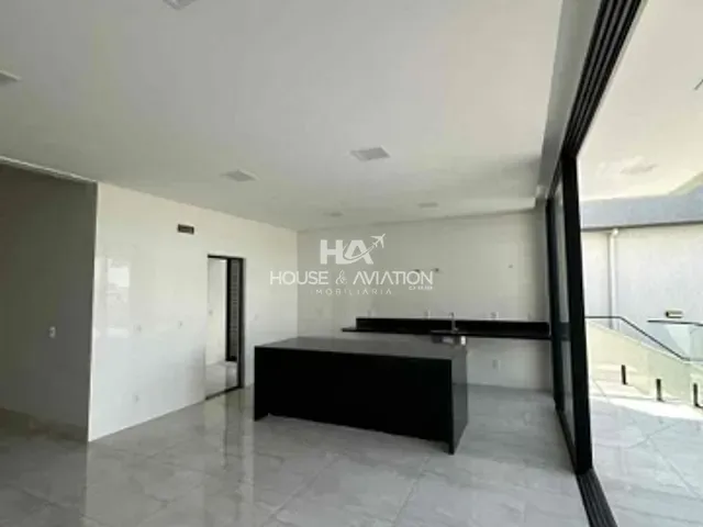 Casa 3 quartos e 5 banheiros, à venda, no bairro Condomínio do Lago em Goiânia