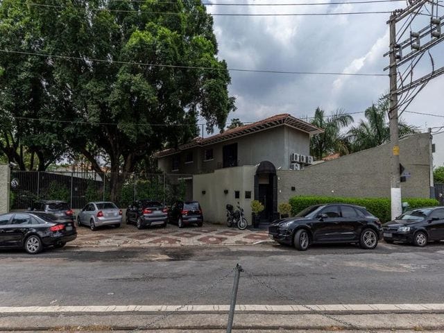 Casa com 836m², à venda, no bairro Vila Nova Conceição em São Paulo