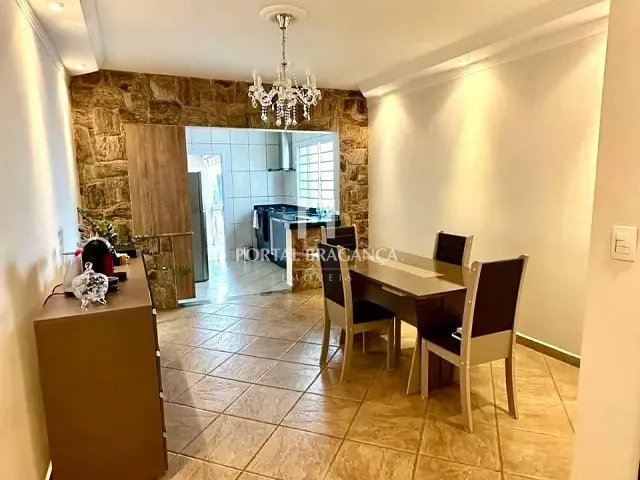Casa com 250m² 2 quartos e 3 banheiros, à venda, no bairro Vila Santa Libânia em Bragança Paulista